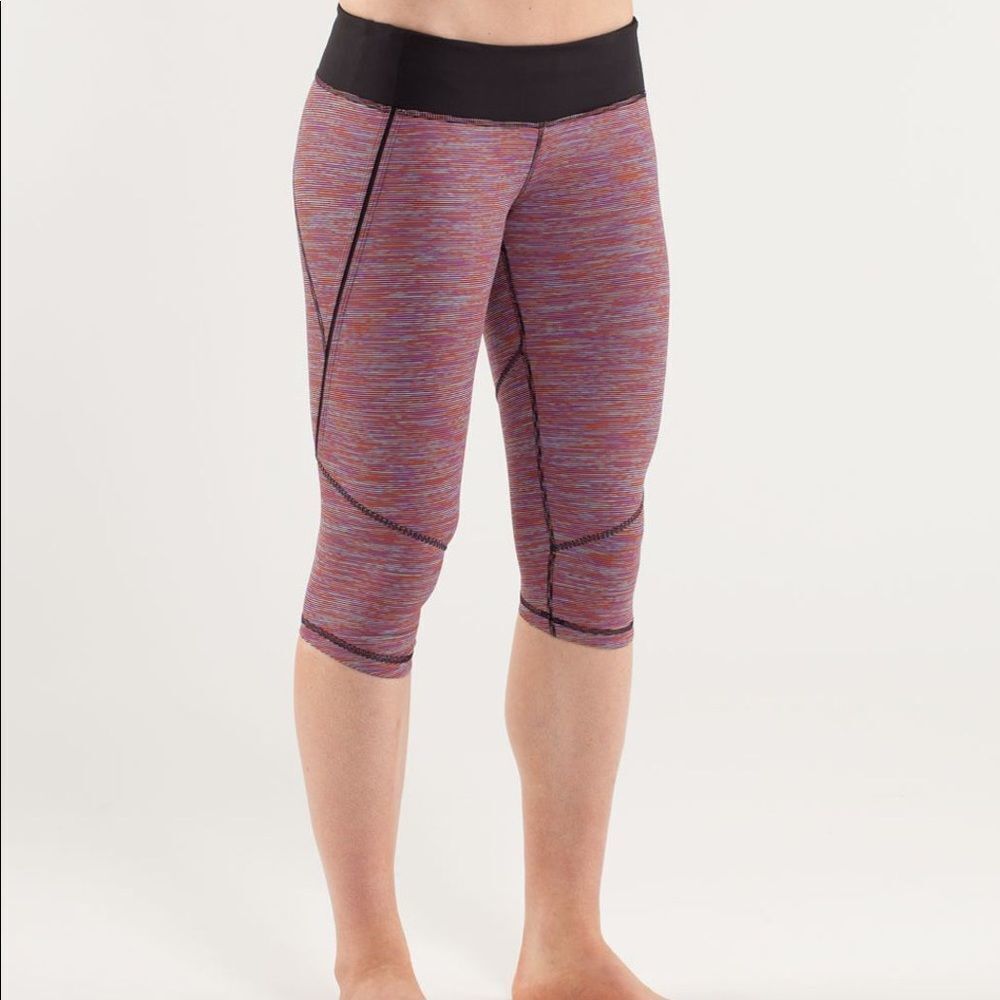 𝅺Lululemon Run: Excel Crop
Wee Are From Space Black March Multi / Black​